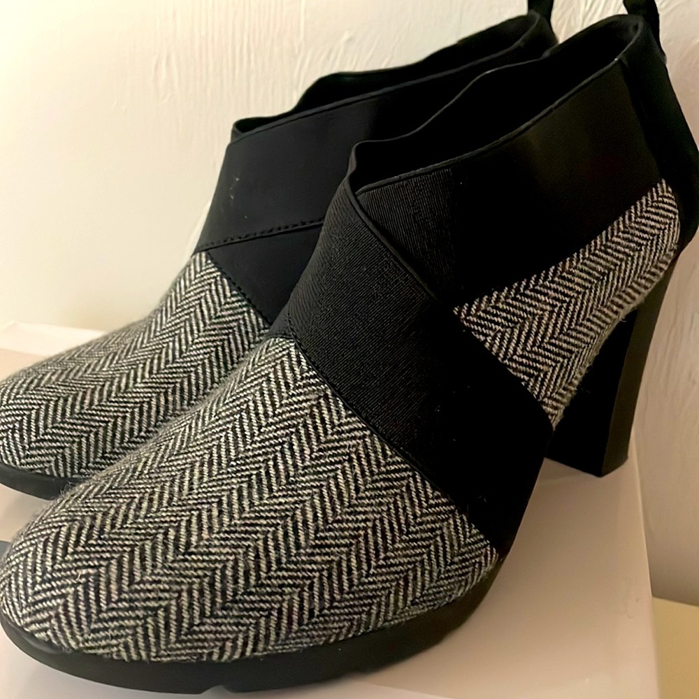 Anne Klein Sport Ankle Boot 9.5